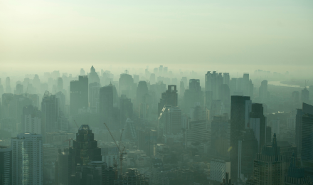 edifici di una città inquinata